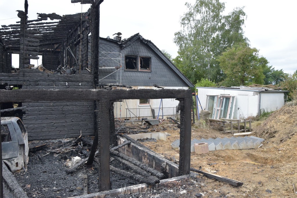 Schwerer Brand in Einfamilien Haus Roesrath Rambruecken P050.JPG - Miklos Laubert